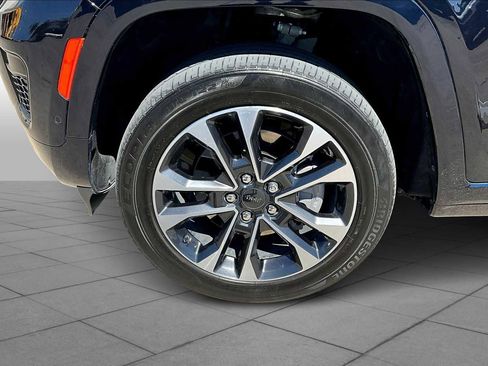 Used 2024 Jeep Grand Cherokee L Overland w/ Trailer Tow Package image 10