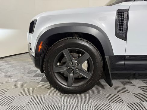 Used 2021 Land Rover Defender 110 X-Dynamic SE AWD/4WD image 13
