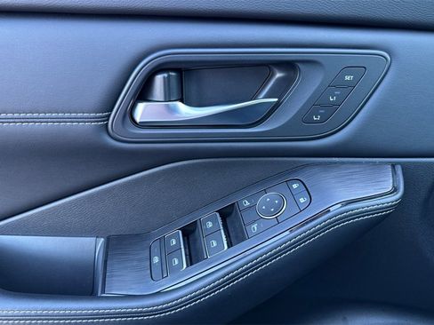 Certified 2025 Nissan Rogue SL w/ SL Premium Package image 11