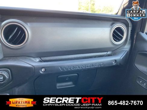 Used 2023 Jeep Wrangler Unlimited Rubicon 4xe w/ Cold Weather Group AWD/4WD image 15