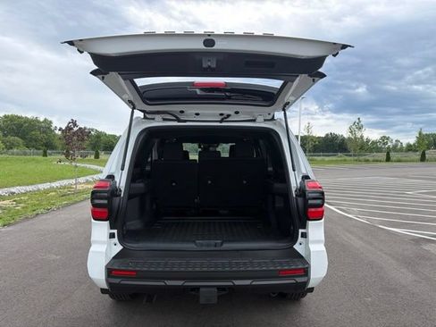 Used 2026 Toyota 4Runner SR5 AWD/4WD image 11