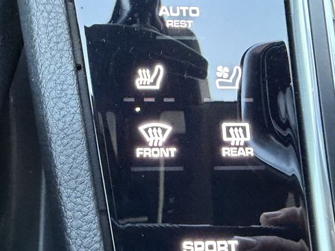 Certified 2022 Porsche Cayenne Platinum Edition AWD/4WD image 30