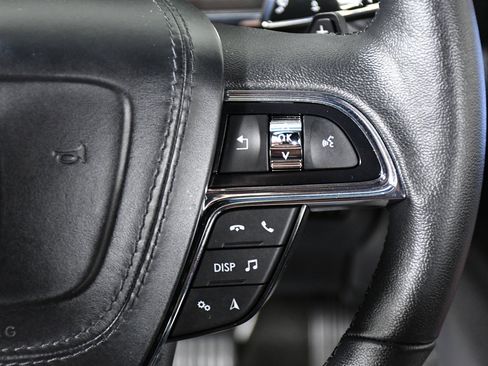 Used 2020 Lincoln Continental image 13