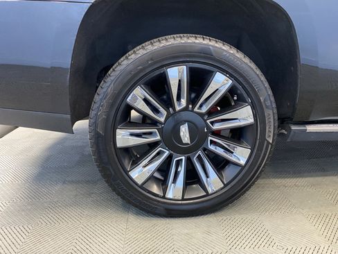 Used 2016 Cadillac Escalade Platinum image 38