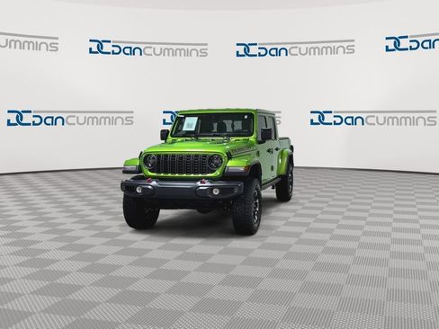 Used 2025 Jeep Gladiator Rubicon w/ Convenience Group AWD/4WD image 4