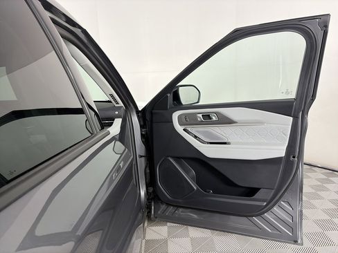 Used 2025 Ford Explorer Platinum w/ LUX Leather Package image 30