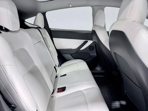 Used 2021 Tesla Model Y Long Range image 20