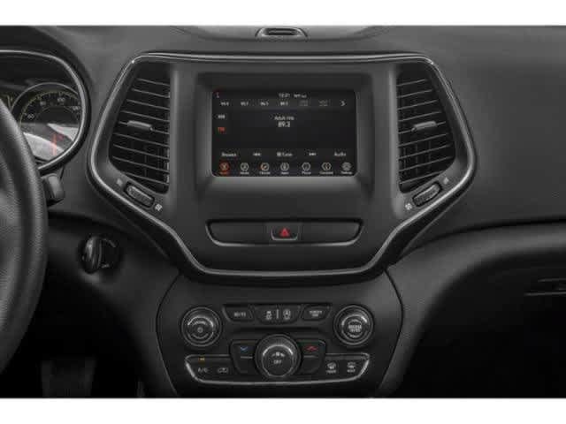 Used 2019 Jeep Cherokee Latitude Plus w/ Comfort/Convenience Group FWD image 13