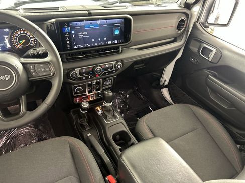 Used 2025 Jeep Wrangler Unlimited Rubicon image 21