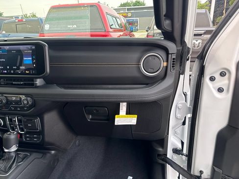 New 2026 Jeep Wrangler Unlimited Sahara AWD/4WD image 27