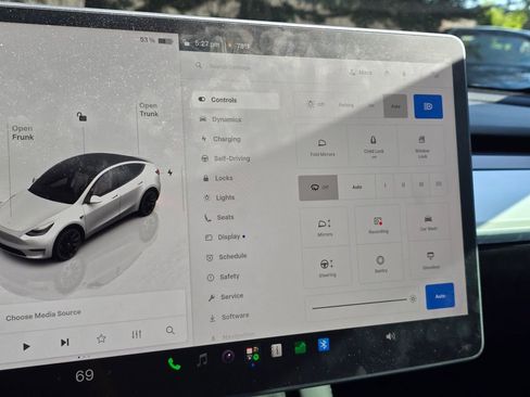 Used 2022 Tesla Model Y Long Range AWD/4WD image 19