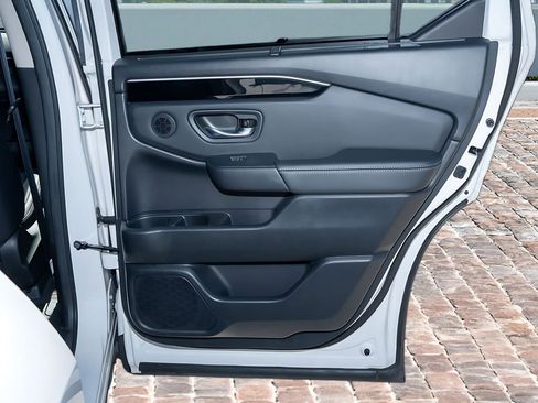 Certified 2025 Honda Pilot EX-L image 17