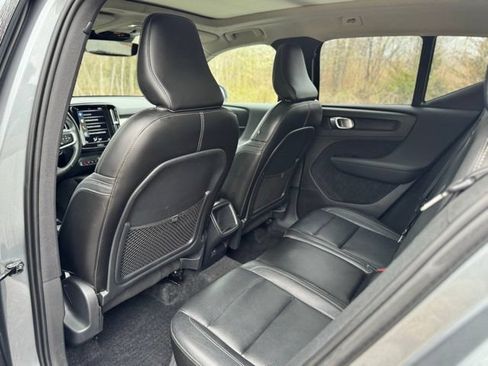 Used 2019 Volvo XC40 T5 Momentum AWD/4WD image 12