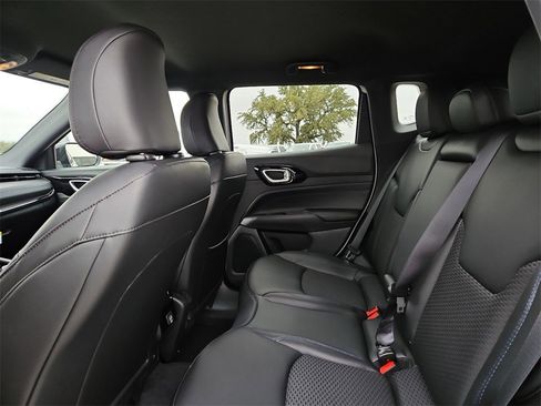 New 2026 Jeep Compass Latitude image 17