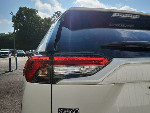 Used 2022 Toyota RAV4 SE w/ SE Grade Weather Package AWD/4WD image 13