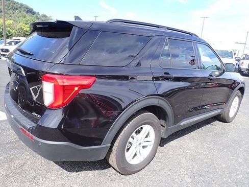 Used 2023 Ford Explorer XLT AWD/4WD image 10