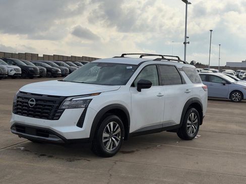 New 2026 Nissan Pathfinder SL image 4