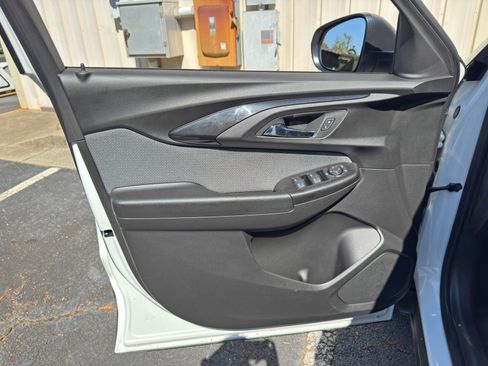 Used 2023 Chevrolet TrailBlazer LS FWD image 35