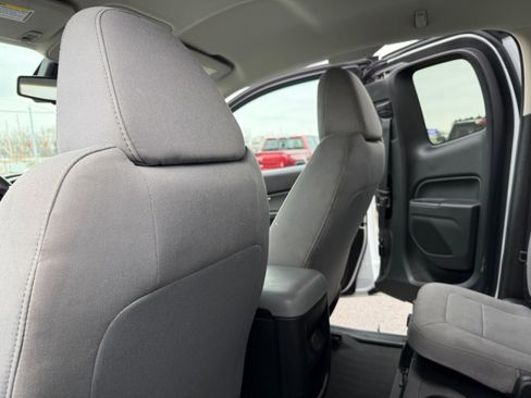 Used 2022 Chevrolet Colorado W/T image 17