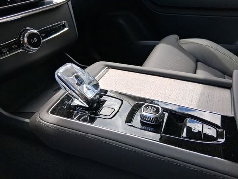 New 2026 Volvo XC90 T8 Ultra w/ Protection Package Premier AWD/4WD image 11