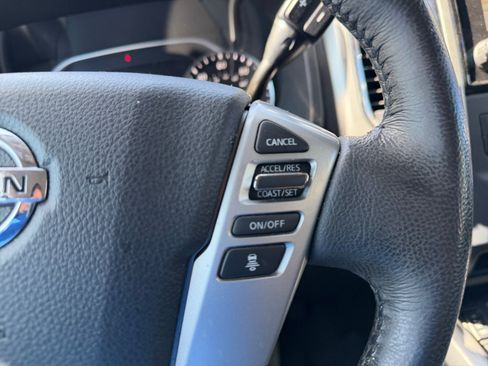 Used 2021 Nissan Titan SV w/ SV Convenience Package RWD image 18