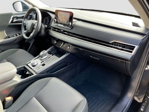 Used 2024 Mitsubishi Outlander ES image 26