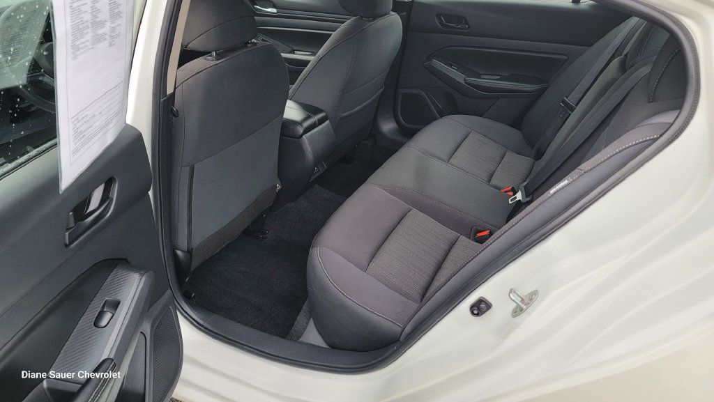 Used 2025 Nissan Altima 2.5 SV FWD image 25