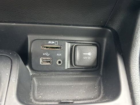 Used 2015 Jeep Cherokee Latitude w/ Cold Weather Group AWD/4WD image 22