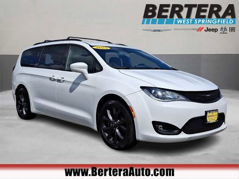 Used 2020 Chrysler Pacifica Touring-L w/ S Appearance Package FWD image 1
