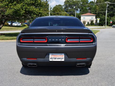 Used 2019 Dodge Challenger SXT image 14