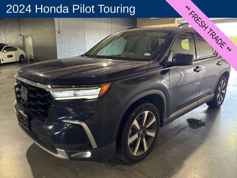 Used 2024 Honda Pilot Touring image 1