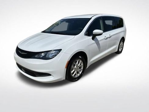 Used 2023 Chrysler Voyager LX FWD image 7