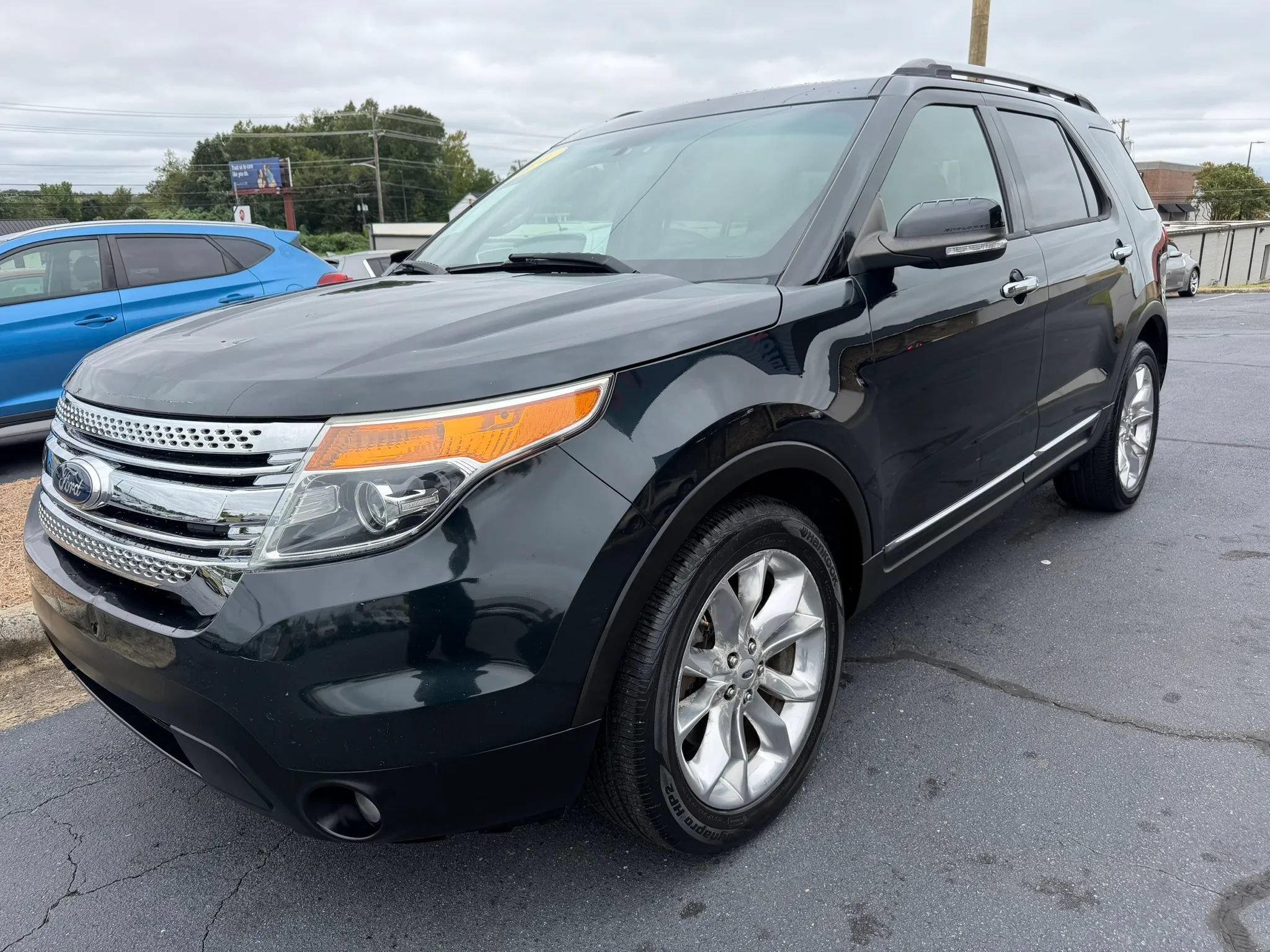 Used 2014 Ford Explorer XLT w/ Equipment Group 202A FWD image 3