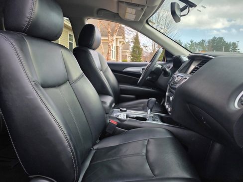 Used 2017 Nissan Pathfinder SL image 25
