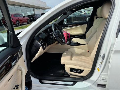 Used 2019 BMW 530i w/ Convenience Package image 10