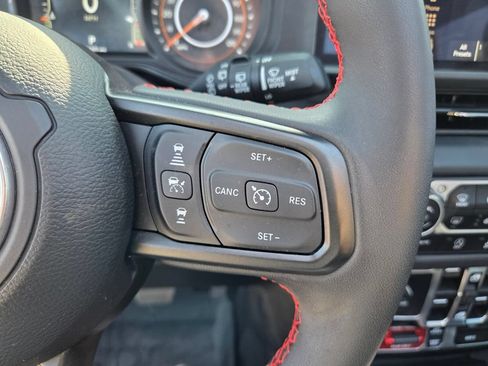 Used 2024 Jeep Wrangler Unlimited Rubicon AWD/4WD image 31