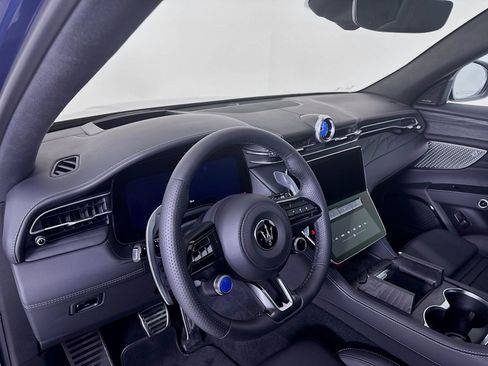 New 2025 Maserati Grecale Modena image 11