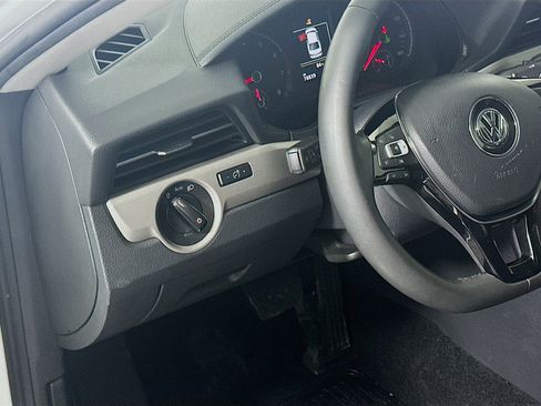 Used 2021 Volkswagen Passat 2.0T SE image 17