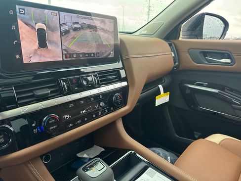 New 2026 Nissan Pathfinder Platinum image 24