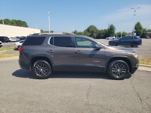 Used 2019 GMC Acadia SLT FWD image 2