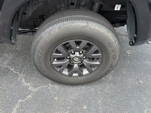 Used 2022 Toyota Tacoma SR5 RWD image 35