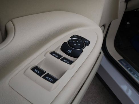 Used 2019 Lincoln MKT AWD image 19