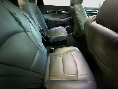 Used 2020 Buick Enclave Essence image 28