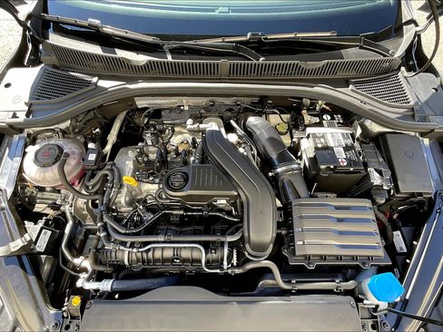 Certified 2023 Volkswagen Jetta SE image 9