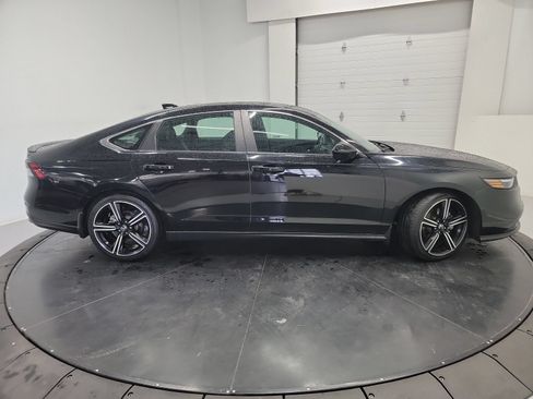 Used 2023 Honda Accord Sport image 11