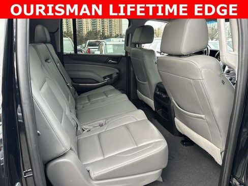Used 2019 Chevrolet Suburban LT image 12