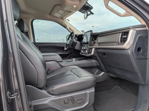 Certified 2022 Ford Expedition XLT RWD image 9