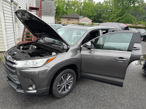 Used 2019 Toyota Highlander XLE image 7