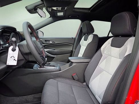 New 2026 Chevrolet Trax RS w/ Sunroof Package FWD image 16