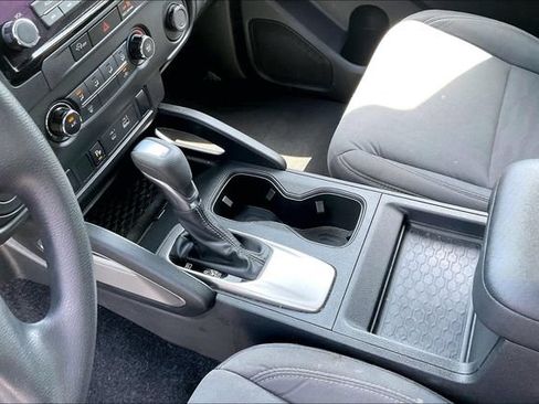 Used 2024 Nissan Frontier SV w/ Technology Package RWD image 17